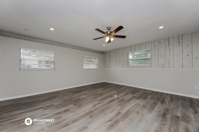 Foto del edificio - 3423 Silverwood Dr