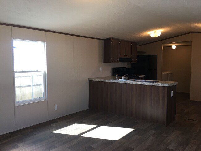 Foto del edificio - 2-Bedroom Home, minutes Away from the Colo...