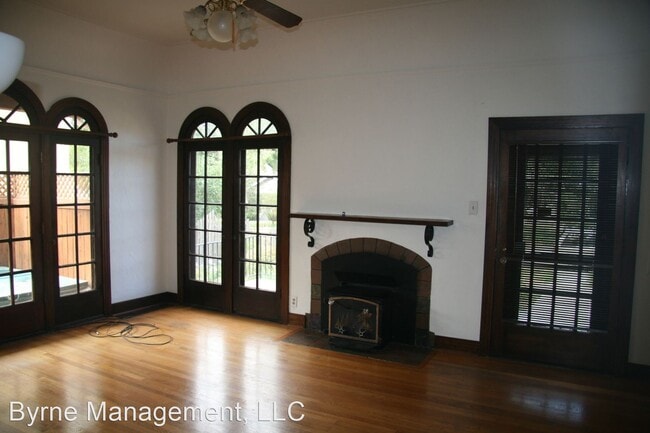 Building Photo - 3 br, 2 bath House - 331 N Logan Ave