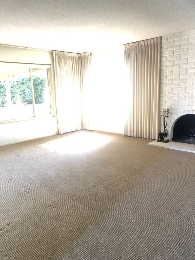 Foto del edificio - Beautiful upgraded 3b/2b home for rent in ...
