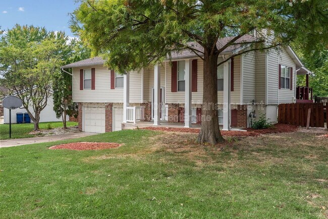 Building Photo - 33 Pershing Lake Dr