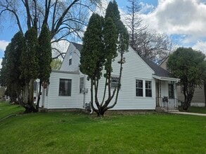 Building Photo - 427 N Henrietta Ave