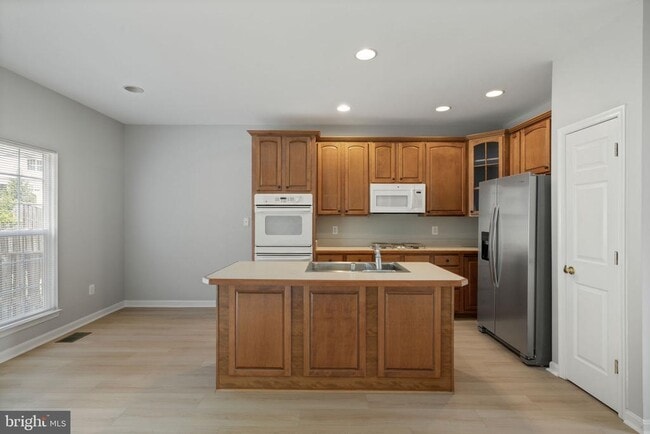 Building Photo - 1026 Longview Ln