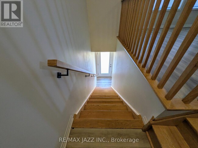 Photo du bâtiment - 750-750 King St E