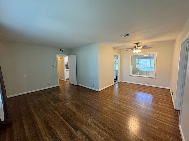 Building Photo - *MOVE IN SPECIAL* Stylishly Renovated Home with Fenced Backyard & Two Living Areas!