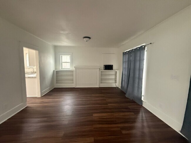 Building Photo - 280 E Orange