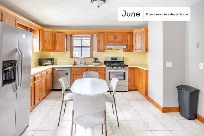 Building Photo - Room in Shared 6 bed/1.5 bath home in Somerville