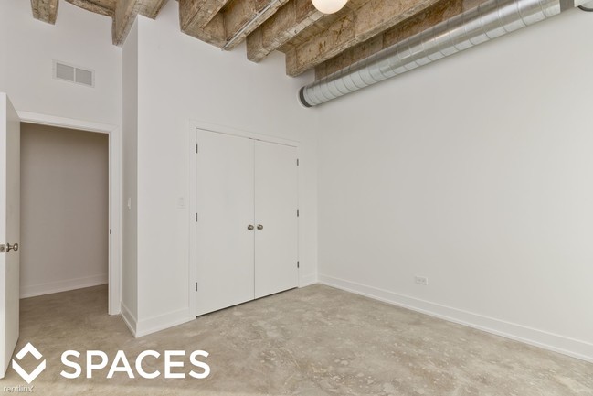 Foto del edificio - 2 br, 2 bath  - 4601 N Paulina St UNT408
