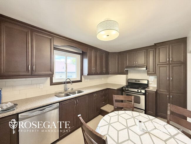 Building Photo - Spacious 3-Bedroom Home with Parking & Bal...