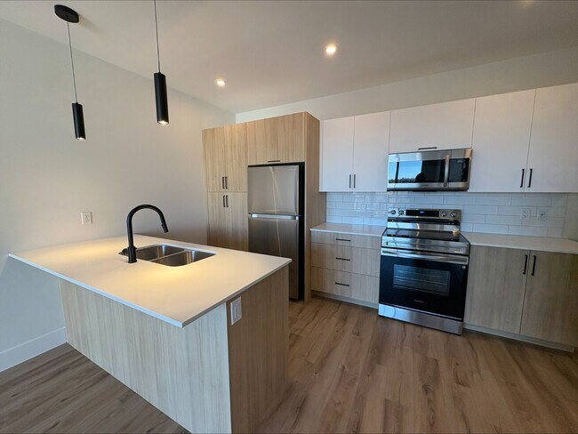 Building Photo - 1035 Melanson Rd