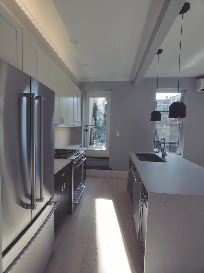 Foto del edificio - 340 Lafayette Ave