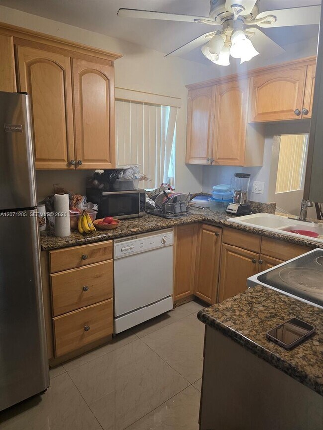 Foto del edificio - 5830 NW 64th Ave