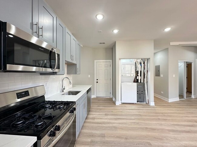 Building Photo - 443 W Belden Ave