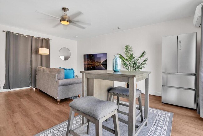 Building Photo - 3784 Nectarine Cir