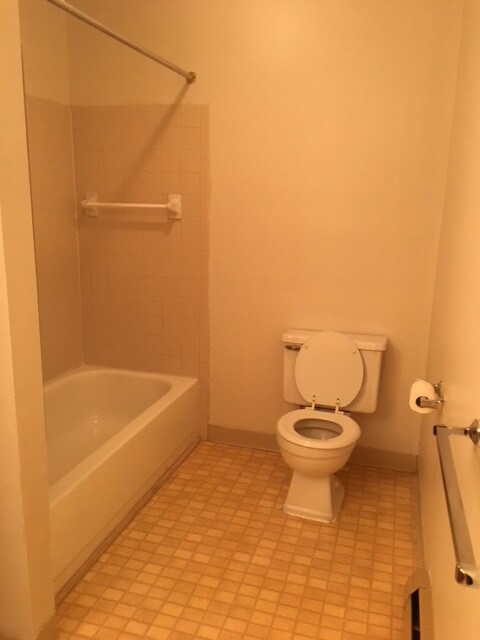 Building Photo - 402 S Clay St