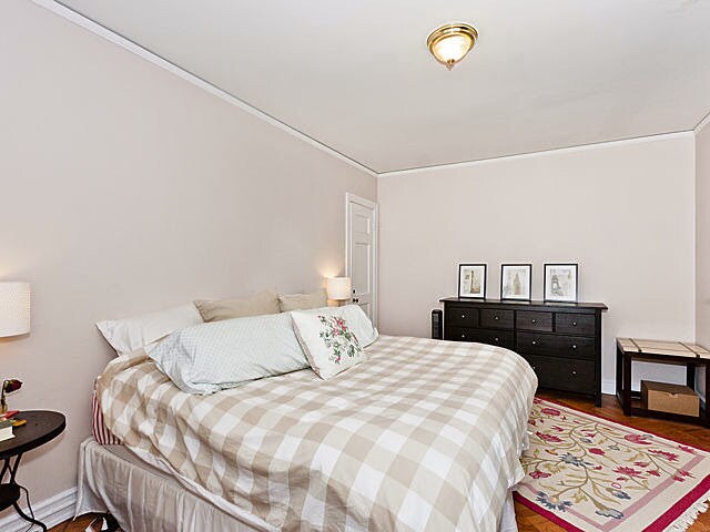 Foto principal - 2052 N Lincoln Park W