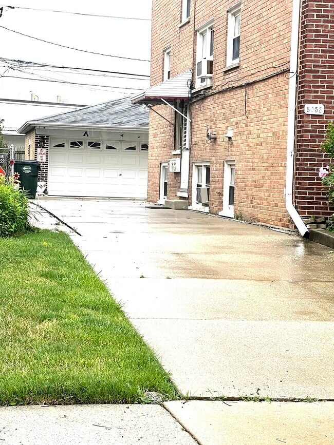 Foto del edificio - 8053 W Churchill Ave