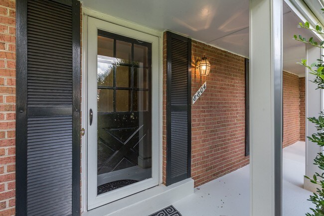 Foto del edificio - 8804 Falls Chapel Way