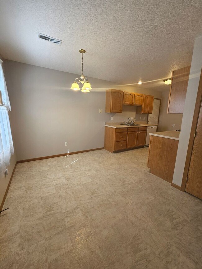 Foto del edificio - There is a $25 fee per application and eve...