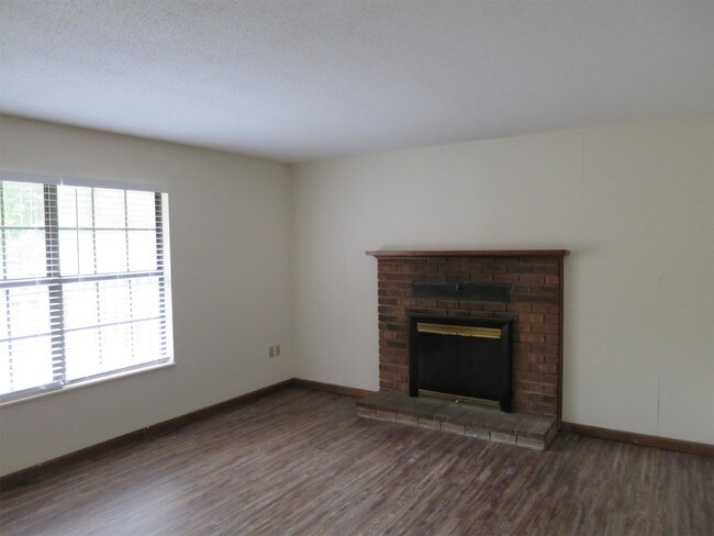 Building Photo - 9009 Creekside Ln NW