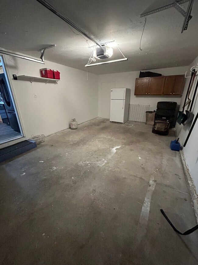 Foto del edificio - $1,700 - 3 Bedroom 1 3/4 Bathroom In Norwalk