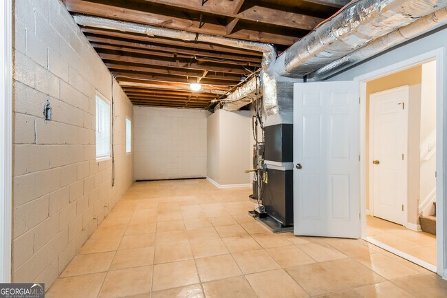Building Photo - 8807 Crown Ct
