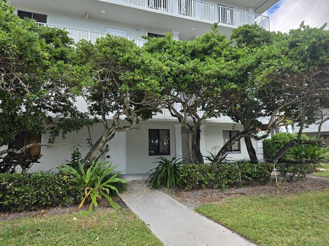 Foto del edificio - 2721 Village Blvd