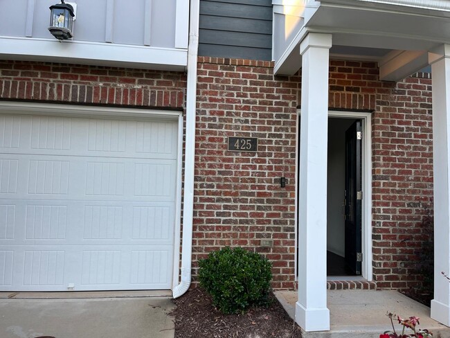 Building Photo - 425 Rhamkatte Rd