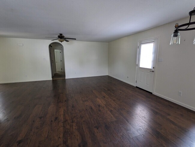 Building Photo - 108 Park Dr