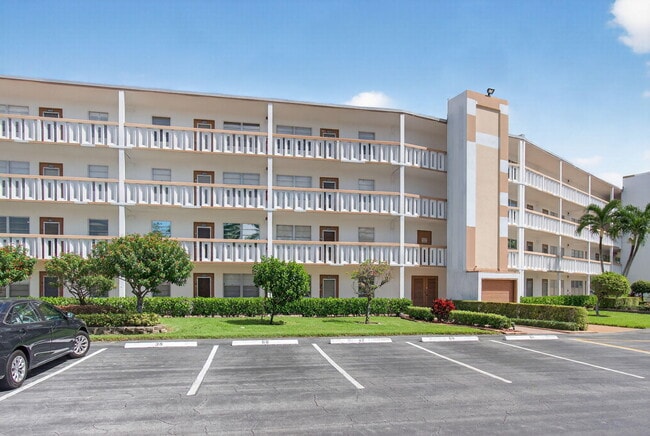 Building Photo - 2015 Cornwall Dr