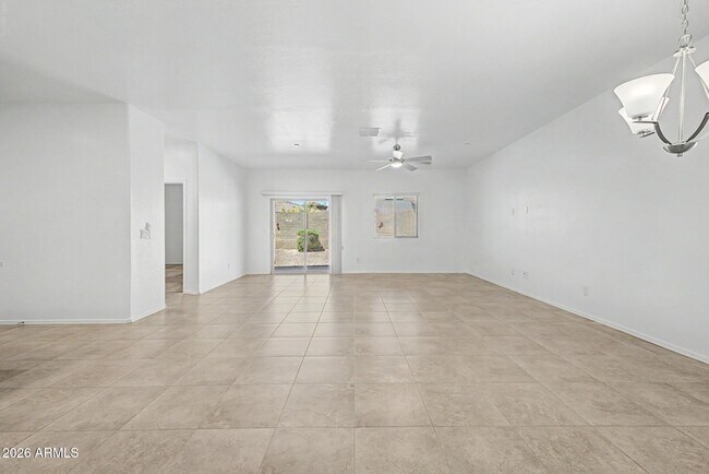 Foto del edificio - 21254 W Hubbell St