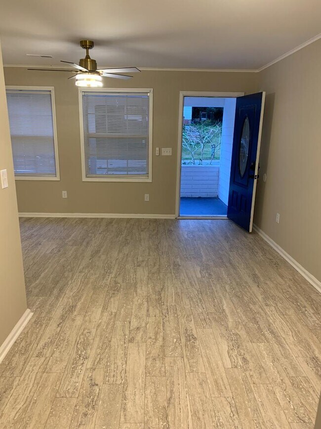 Foto del edificio - 4630 Oakwood Ave