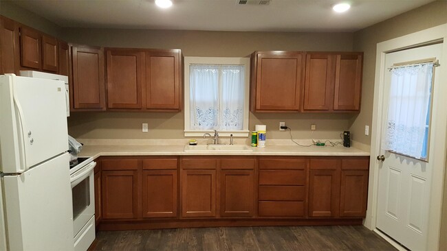 Building Photo - 513 E Noc Dr
