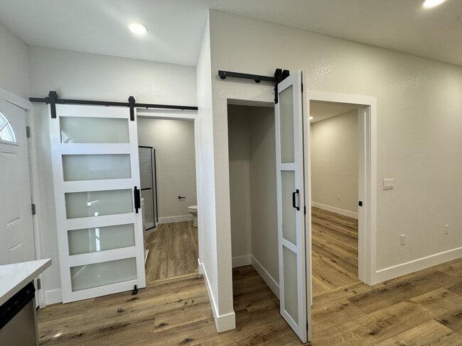 Foto del edificio - 1249 Center Ave