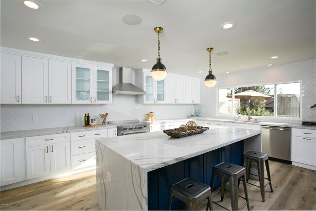 Building Photo - 32107 Beachview Ln