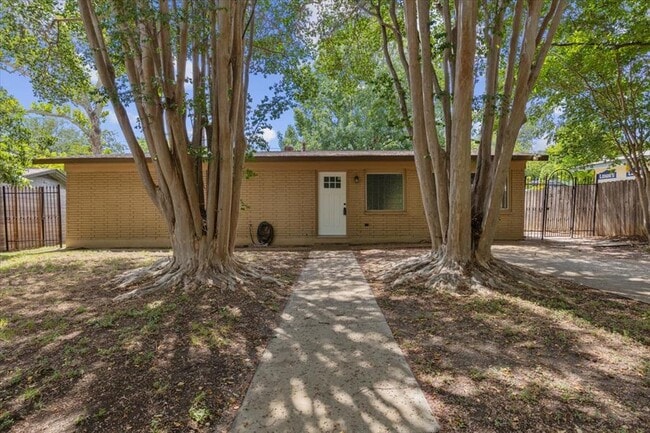 Building Photo - 7604 Robalo Rd
