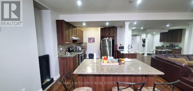 Building Photo - 28 Midsummer Dr