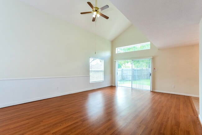 Building Photo - 580 Spinnaker Way
