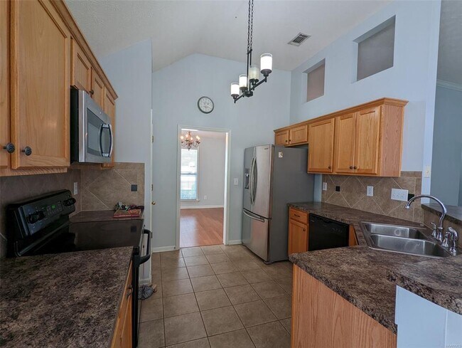 Foto del edificio - 636 Little Farm Rd