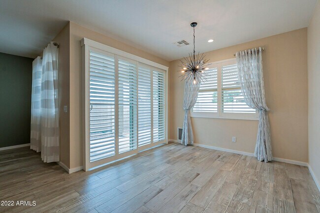 Foto del edificio - 394 W Satinka Dr