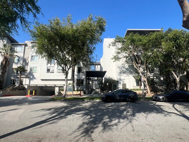 Foto del edificio - 6400 Crescent Park E