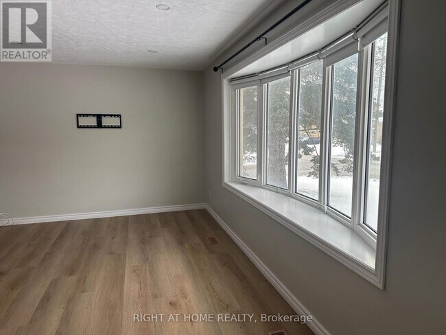 Building Photo - 5 Parkway Crescent