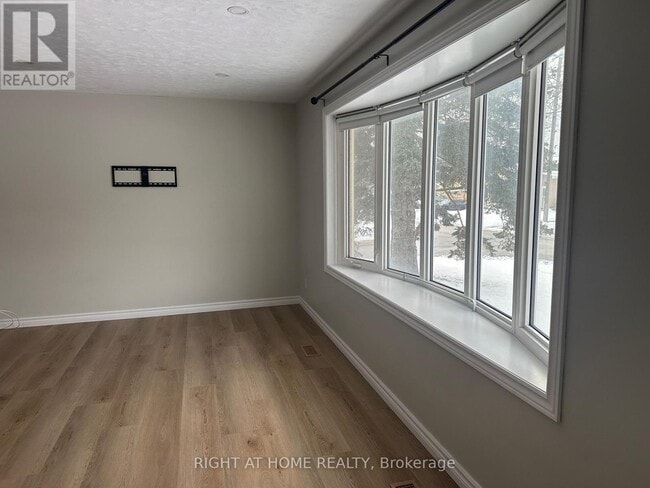 Photo du bâtiment - 5 Parkway Crescent