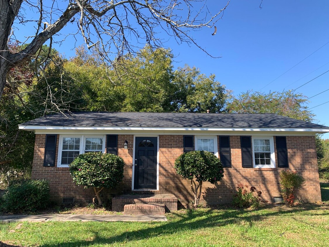 Primary Photo - Pretty Renovated Rent Ready Ranch Near I-4...