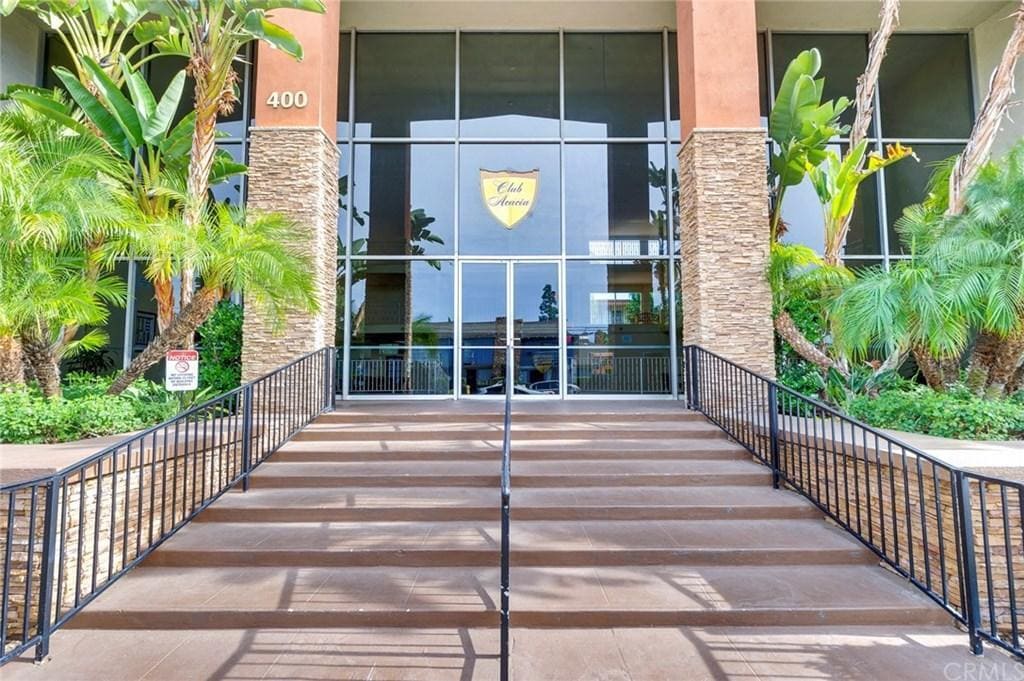 Foto del edificio - 400 N Acacia Ave