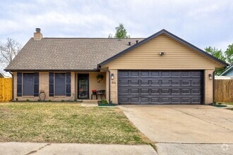 Building Photo - 816 N Briarcliff Dr