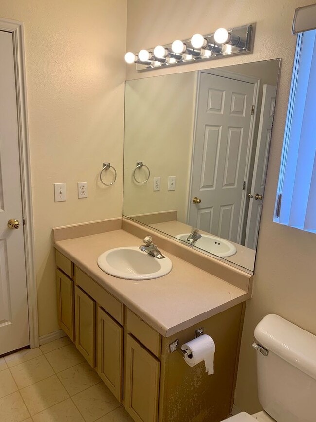 Building Photo - Dixie Downs Townhouse