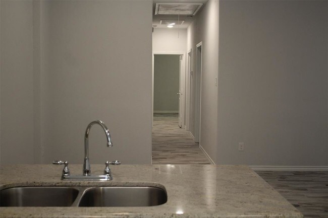 Foto del edificio - 4629 Sunflower St