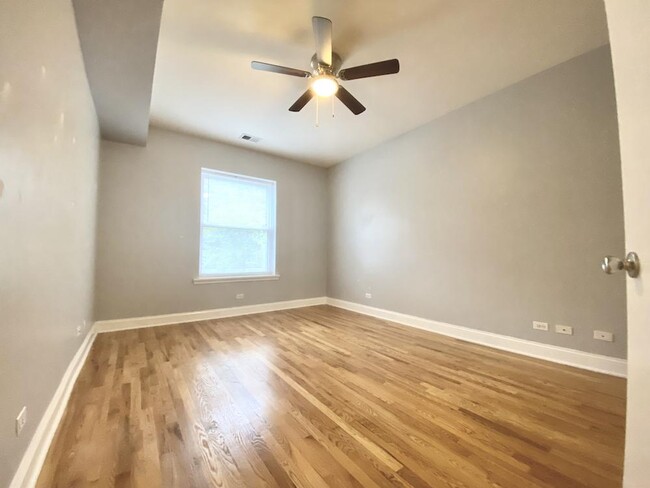 Building Photo - 2 bedroom in Chicago IL 60640