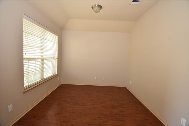 Foto del edificio - 7134 Breton Bay Pass